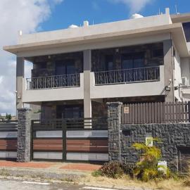 Charming house in Mahebourg with sea view and garden