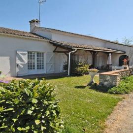 Maison charmante à Lannes avec terrasse et jardin, animaux acceptés, hotel v destinácii Lannes