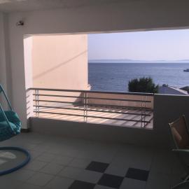Chic seaside apartment in Akrogiali - 60 sqm - Sea view, hotel a Akrogiali