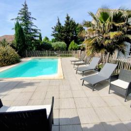 Quiet house, sun and pool