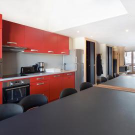 Duplex Rénové 6 Pièces · Accès Skis aux Pieds · Espace Bien-être · Proche Commerces - FR-1-181-2283, hotel in La Plagne Tarentaise