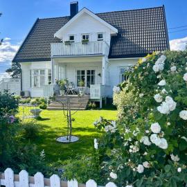 Lenes hus, hotel u gradu Halden