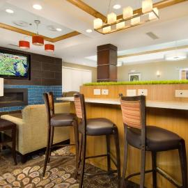 Holiday Inn Express & Suites Alexandria - Fort Belvoir by IHG, hotel v destinaci Alexandria