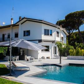 Villa Isabel con piscina moderna e area benessere