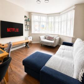 Cosy 2 bedroom house, close to the station, hotel in Nuneaton