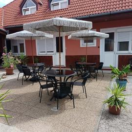 Basti Apartman, hotel in Gyenesdiás