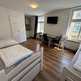Haus zur Eiche Private 1 Zimmerstudios, hotel Churban