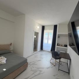 Alexandra Rooms & Suitess