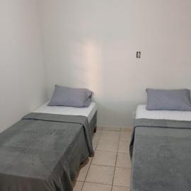Casa 3 quartos, cozinha, banheiro, sala, garagem: Divinópolis'te bir otel