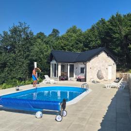 Villa Clara & Rent a car, hotel in Sarajevo