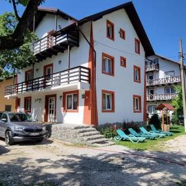 Casa Alex & Cristina, hotelli kohteessa Moieciu de Jos