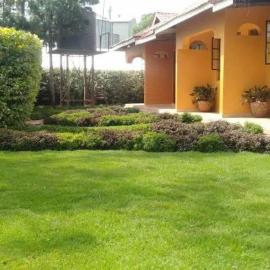 Majimbo Whitehouse Resort، فندق في Ramogi