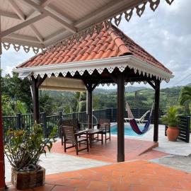 Appartement F2 en bas de villa KayFelo, hotel in Rivière-Pilote