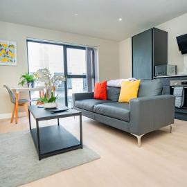 Modern 1BR Apt near Solihull & Central Birmingham