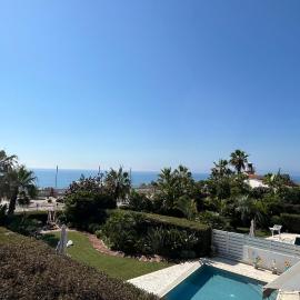 Faros luxury apartment, hótel í Perivolia