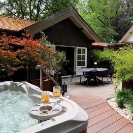 Berg en Bos Suite met luxe jacuzzi, Hotel in Apeldoorn