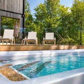 Snoheim - Luxury Chalet with Hot Tub & Four-Season Pool