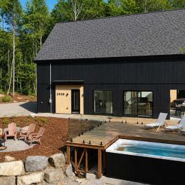 Snoheim - Luxury Chalet with Hot Tub & Four-Season Pool
