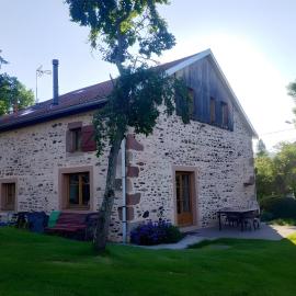 Clos du Prévert-Ferme des Pruniers, hôtel à Taintrux