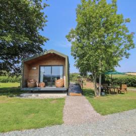 Leafy Oaks Cabin, hotel in Much Wenlock