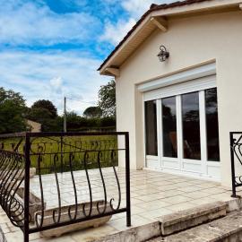 House in the heart of Entre-deux-Mers, hotel a Baigneaux