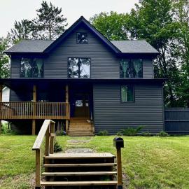 Blackbird Manor Walking Distance to Main St