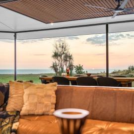 ZenLux Mermaid Sunsets - Beachfront Fishing Retreat, hotel v destinaci Dundee Beach