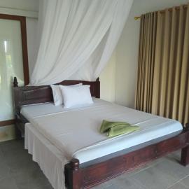 Nyoman Guest House 1، فندق في Ambat
