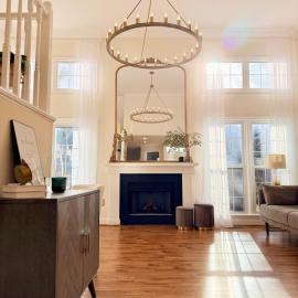 Chateau Lumière Modern Townhome 15 Mins to IAD, hotel in Sterling