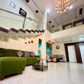The Cozy Duplex 4 Bedrooms, Terrace & Balcony, hotel in Nagpur