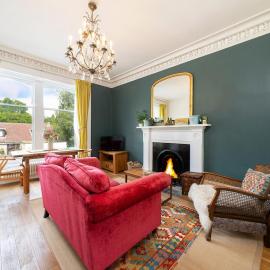 Stylish One Bedroom Apartment with Snug in Birnam – hotel w mieście Birnam