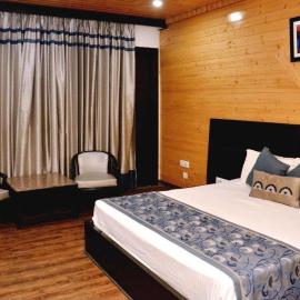 Luxury Hotel Aura Residency, hotel en Rāiwāla