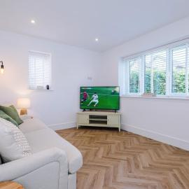 Stylish New Build Near Wilmslow Sleeps 7, hotel a Handforth