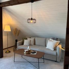 ERÖFFNUNGSPREISE! Großzügige Suite mit Landhausflair im Zentrum von Bad Zwischenahn, hotel in Bad Zwischenahn