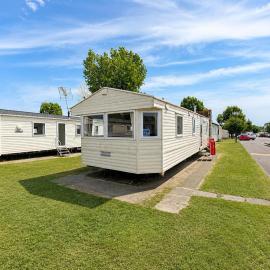 Cosy 8 Berth Caravan At Highfield Grange Holiday Park In Essex Ref 26724Wr
