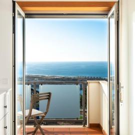 The Harbour House - Spacious in a quiet condo, hotel in Nazaré