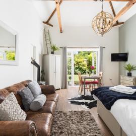 Beautiful Cotswold Couples Retreat, hotel in Bourton on the Water