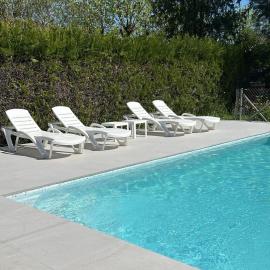 Chalet con piscina en Carmona, hotel in Carmona