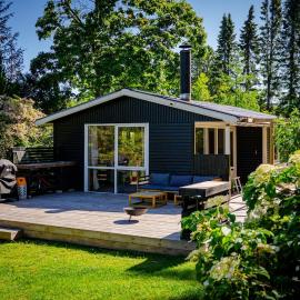 Holiday house with sauna, cold plunge and anneks, hotel sa Glesborg