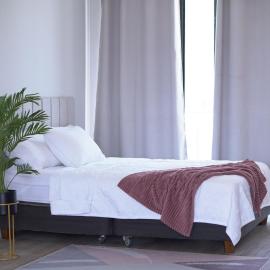 Modern and cozy apartment with a queen size bed, hotel a Chincha