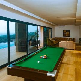 Elegant Hillside Ocean Stay