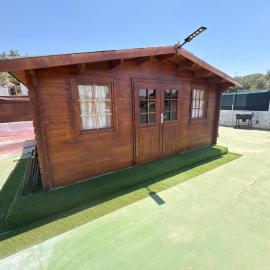 La casita de madera, hotel in Lliria