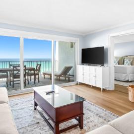Third-floor condo with beach access & views & outdoor pool