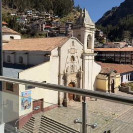 Modern luxury apartment with views of Bolognesi Park, hotel in Huancavelica