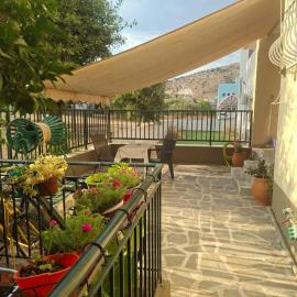 Chrisa's Home, hotel in Salamina