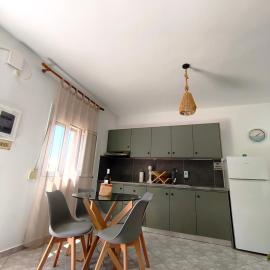 A & K Vacation House, hotel in Varos