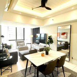 Eastwood QC 2BR Condo Walk to Mall Cafés & Dining