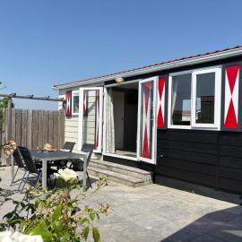 Vakantiechalet in Serooskerke dicht bij strand met airco, hotel in Serooskerke