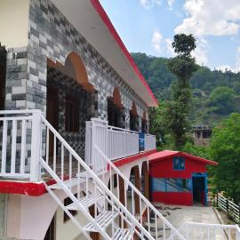Himalayan Hills homestay, Hotel in Sari