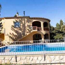 Cosy house with a private pool and garden, hotel a Calp